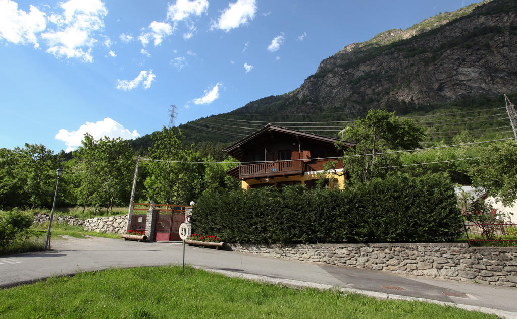 Maison Le Champ B&B Questa Casa Non E Un Albergo La Salle Exteriér fotografie